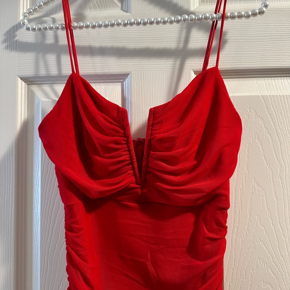 Super cute red dress in size M with adjustable straps! Brand new condition ๐๐ฝ - Picture 3 of 4